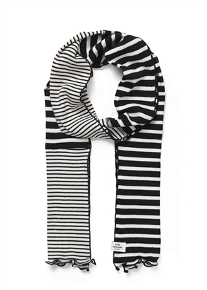 Thorla 2x2 leftover scarf Whitecap Gray/Black Mads Nørgaard 