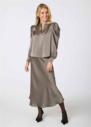 Rosslyn heavy sateen bluse Warm Grey Neo Noir 