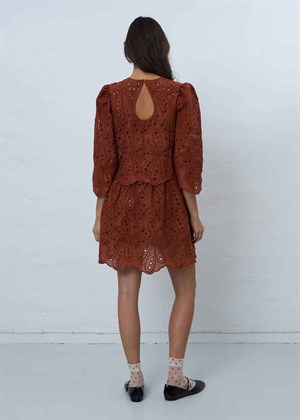 Crisp Delicate embroidered kjole Brown Stella Nova 